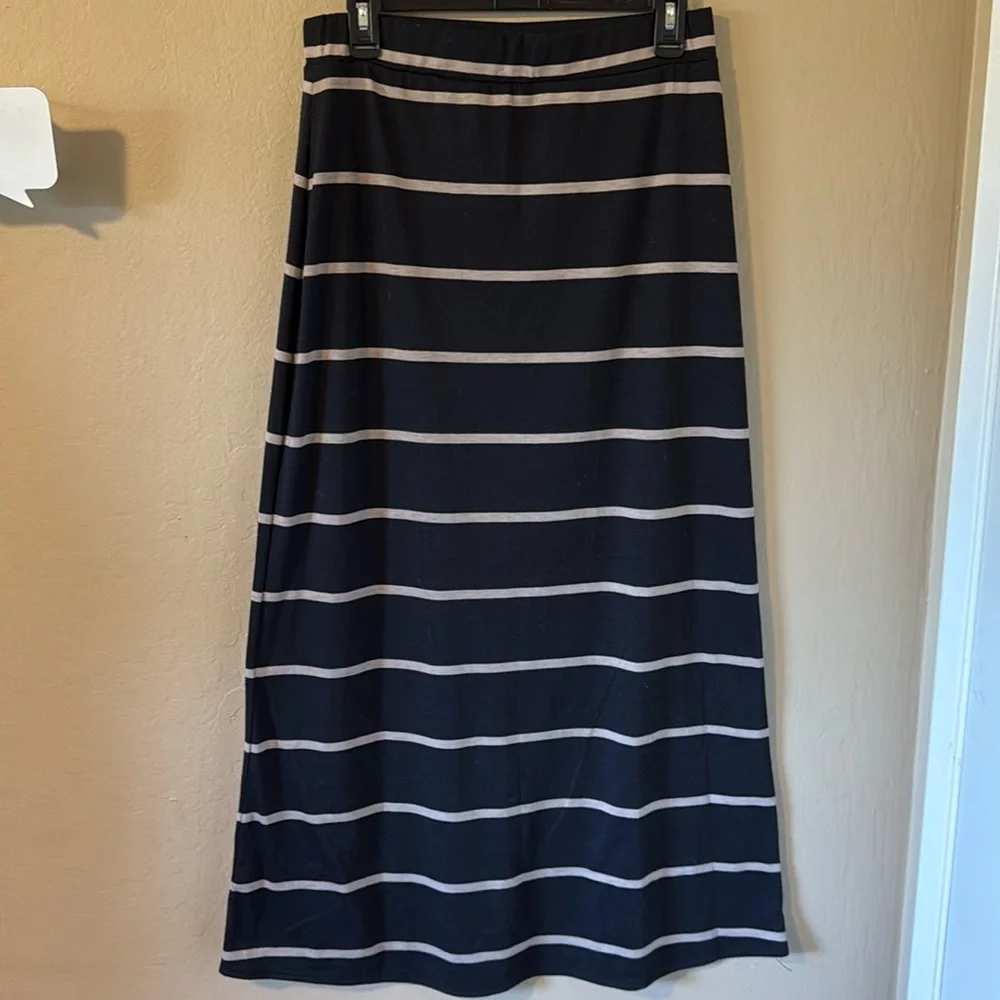 Ambiance Apparel Women’s Knit Striped Black and Tan Long Skirt size Large